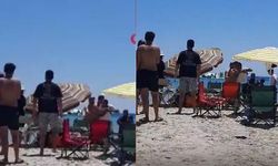Çeşme Altınkum Plajı'nda Şemsiye Kavgası Kameralara Yansıdı