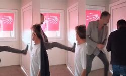 CHP Düzce İl Başkanlığına Atanan Kenan Akın'ın Parti Binasına Gergin Girişi