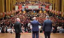 CHP'nin Üye Katılım Töreninde Figüran Kullanıldığı İddiası ve Tepkiler