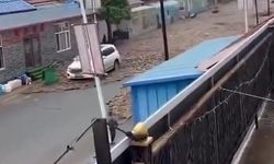 Çin'de Sel Anı Kameralara Yansıdı