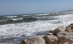 Doğu Akdeniz'de Kuvvetli Rüzgar ve Yüksek Dalgalar Mersin Kıyılarını Etkiliyor