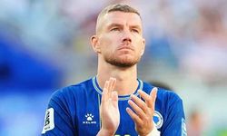 Edin Dzeko, Schalke 04 ile sözleşme yenileyerek futbola devam ediyor