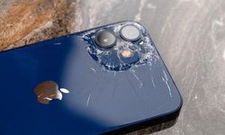 Erkekler iPhone telefonlarını parçalıyor: TikTok'ta yayılan yeni trendin nedeni