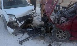 Eskişehir Sivrihisar'da Kafa Kafaya Çarpışma: 1'i Ağır 3 Yaralı