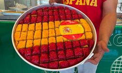Gaziantep Baklavası Dünya Şampiyonu İspanya'ya Destek İçin Sarı-Kırmızıya Büründü