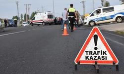 Hakkari'de Kafa Kafaya Çarpışan Otomobillerde 7 Kişi Yaralandı