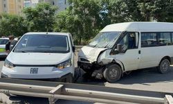 Hamile Eşini Hastaneye Götüren Minibüs Kazaya Karıştı: 3 Yaralı