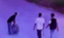 Hatay'da Gece Yarısı Lastik Hırsızlığı Kamerada