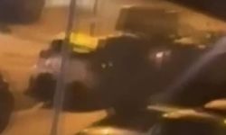 İngiltere'de Alkollü Askerlerin Zırhlı Araçla Park Halindeki Araçlara Çarpması