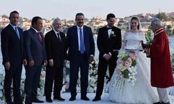 İsmail Yüksek ve Esen Matraş'ın Nikah Töreninde Fenerbahçe Camiası Buluştu