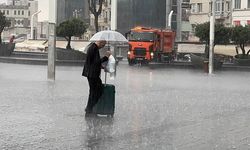 İstanbul'da Sağanak Yağış Başladı, Sıcaklıklar Düşüyor