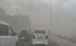 İstanbul'da Şiddetli Fırtına ve Sağanak Yağış Hayatı Olumsuz Etkiledi