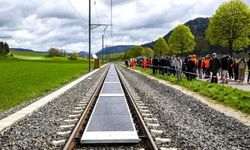 İsviçre'de Tren Raylarına Güneş Paneli Yerleştirildi: Demiryollarında Enerji Üretimi Başladı
