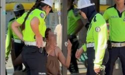 İzmir'de Taksi Sürücüsü ile Yolcu Arasında Güzergah Tartışması Kavgaya Dönüştü