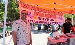 Karaman'da Gurbetçi Muharrem Bozan Boşanma Sevincini Lokma Dağıtarak Kutladı
