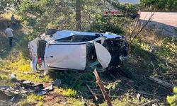 Kastamonu Azdavay'da Otomobil Şarampole Yuvarlandı: 5 Kişi Yaralandı