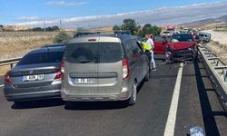 Kırıkkale'de Zincirleme Trafik Kazasında 3 Kişi Yaralandı