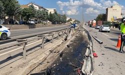 Kocaeli'de kontrolden çıkan tır bariyerleri aşarak karşı şeride geçti: 1 yaralı