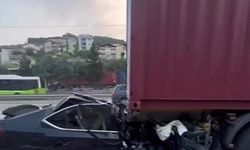 Kocaeli'de Tıra Arkadan Çarpan Otomobilde Baba ve Oğlu Hayatını Kaybetti