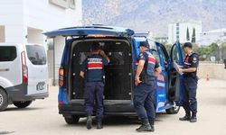 Kozan'da Yağma Suçundan Aranan İki Firari Jandarma Operasyonuyla Yakalandı