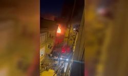 Küçükçekmece'de metruk binada çıkan yangın paniğe neden oldu