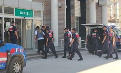 Kuşadası'nda Aranan Şahıslar Jandarma Operasyonuyla Yakalandı