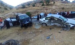 Mardin'de İki Otomobilin Çarpışması Sonucu 9 Kişi Yaralandı