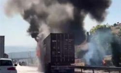 Mersin'de 24 Ton Çikolata Yüklü Tırda Yangın Çıktı