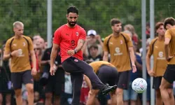 Milan'ın Yeni Sezon Formasında İstanbul ve Atina Detayı