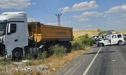 Muş'ta Hafif Ticari Araç ile Kamyon Çarpıştı: 2 Ölü, 2 Yaralı