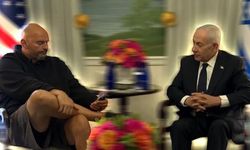 Netanyahu ile ABD'li Senatör Fetterman'ın Görüşmesinde Şortlu ve Rahat Tavırlar Dikkat Çekti