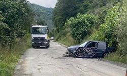 Ordu Ünye'de Çakıl Yüklü Kamyon ile Otomobil Çarpıştı: 2 Kişi Yaralandı