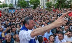 Özgür Özel'in Yeni Parti Hamlesi ve Baskın Seçim İddiaları