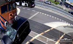 Polonya'da Tren ve Otomobilin Çarpışma Anı Kamerada