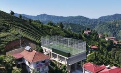 Rize'de Çay Alım Yerinin Üstü Halı Sahaya Dönüştürüldü