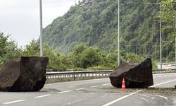 Rize'de Sağanak Sonrası Karadeniz Sahil Yolu'na Düşen Kaya Parçaları Trafiği Etkiledi