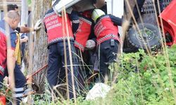 Sakarya'da Devrilen Çekicide Sıkışan Sürücü Kurtarıldı