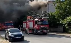 Sakarya'da İki Katlı Binanın Çatı Katında Yangın Çıktı