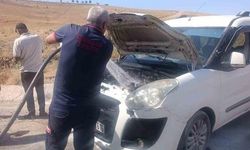 Siirt'te Seyir Halindeki Araç Motor Yangınıyla Alev Topuna Döndü