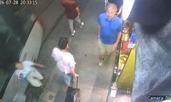 Sirkeci'de Tramvayın Turiste Çarpma Anı Kameraya Yansıdı