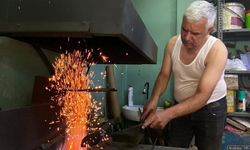Sivas'ta Dövme Bıçak Ustası İsmail Gölebatmaz'ın Zorlu Atölye Sıcaklığı