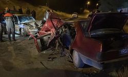 Sivas'ta Kafa Kafaya Çarpışan Otomobillerde 6 Kişi Yaralandı