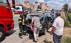 Tavşanlı'da Kamyonun Çarptığı Otomobildeki İki Çocuk Yaralandı