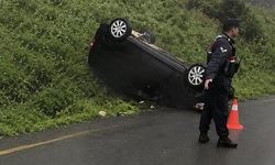 Trabzon Akçaabat'ta otomobil uçuruma yuvarlandı: 2 kişi yaralandı