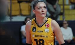 Zehra Güneş, Bayrak Taşıyanlar Galasında Şıklığıyla Göz Kamaştırdı