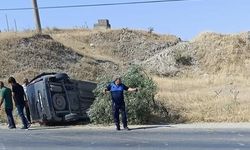 Adıyaman Kahta'da Lastik Patlaması Sonrası Takla Atan Araçta 2 Kişi Yaralandı