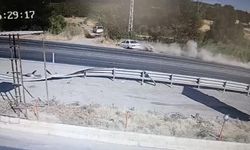 Adıyaman'da kontrolden çıkan otomobil şarampole devrildi: 2 kişi yaralandı