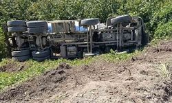 Alaplı'da Şarampole Uçan Beton Mikseri Sürücüsü Yaralandı