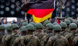 Alman Ordusu Berlin'deki Dönercilerde Askerlik Kampanyası Başlattı