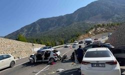 Antalya-Konya Karayolunda Şerit İhlali Zincirleme Kazaya Yol Açtı: 4 Yaralı